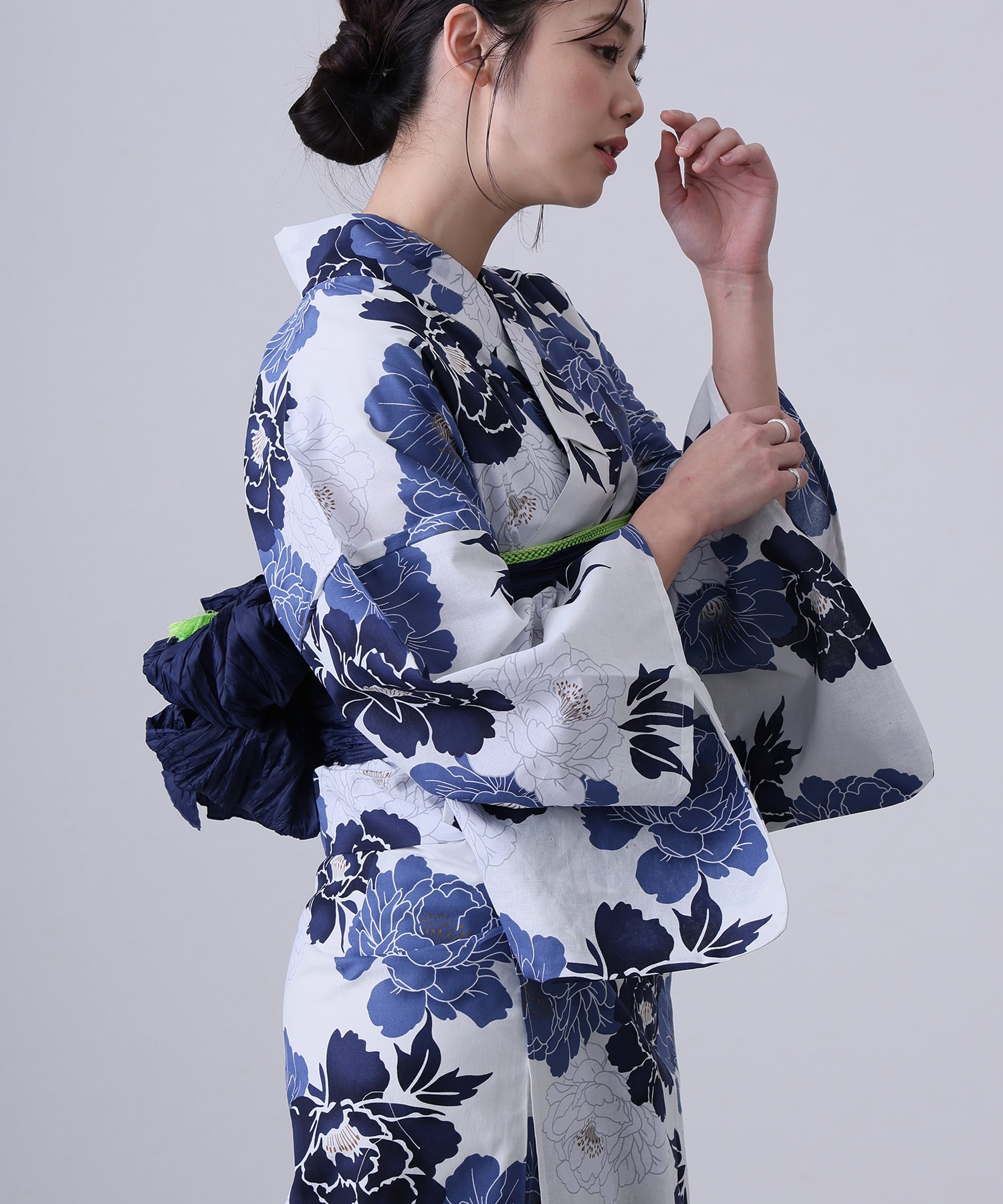 Ethnic Clothing & Online Fashion Store Khaadi Uk - Традиционное кимоно-юката из хлопка и льна