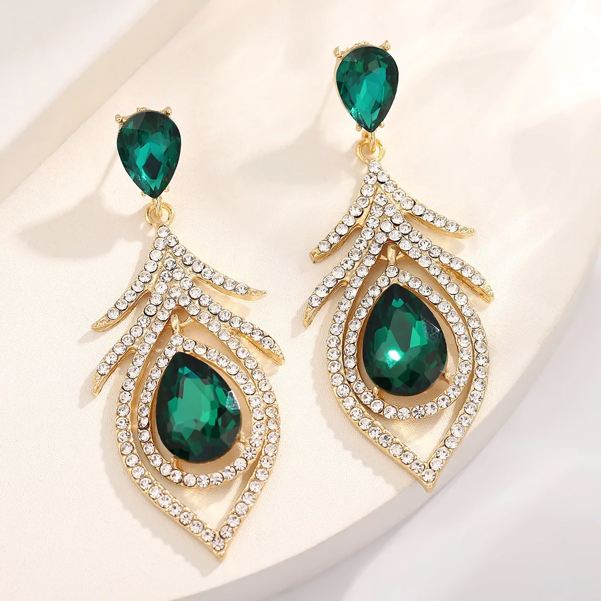 Новинка в тренде 2025 года, же – обзор и цена Ethnic Fashion Trends 2025